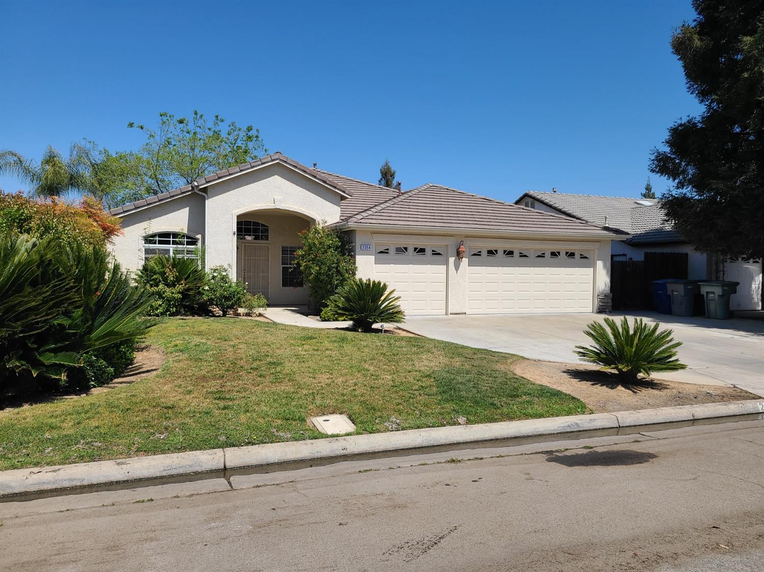 London Properties Fresno Real Estate 2354 E Muncie E