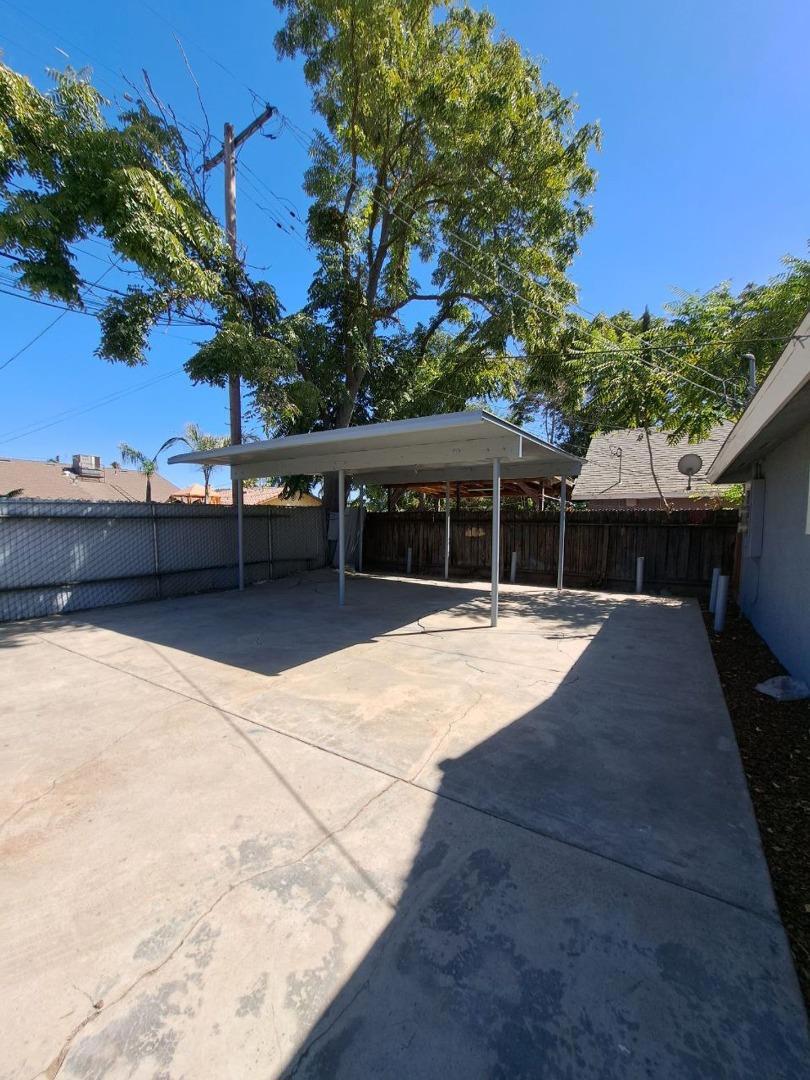 2221 S Poppy Ave, Fresno, CA 93706