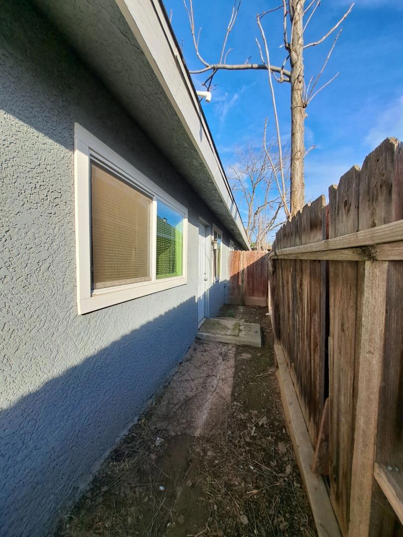 2221 S Poppy Ave, Fresno, CA 93706
