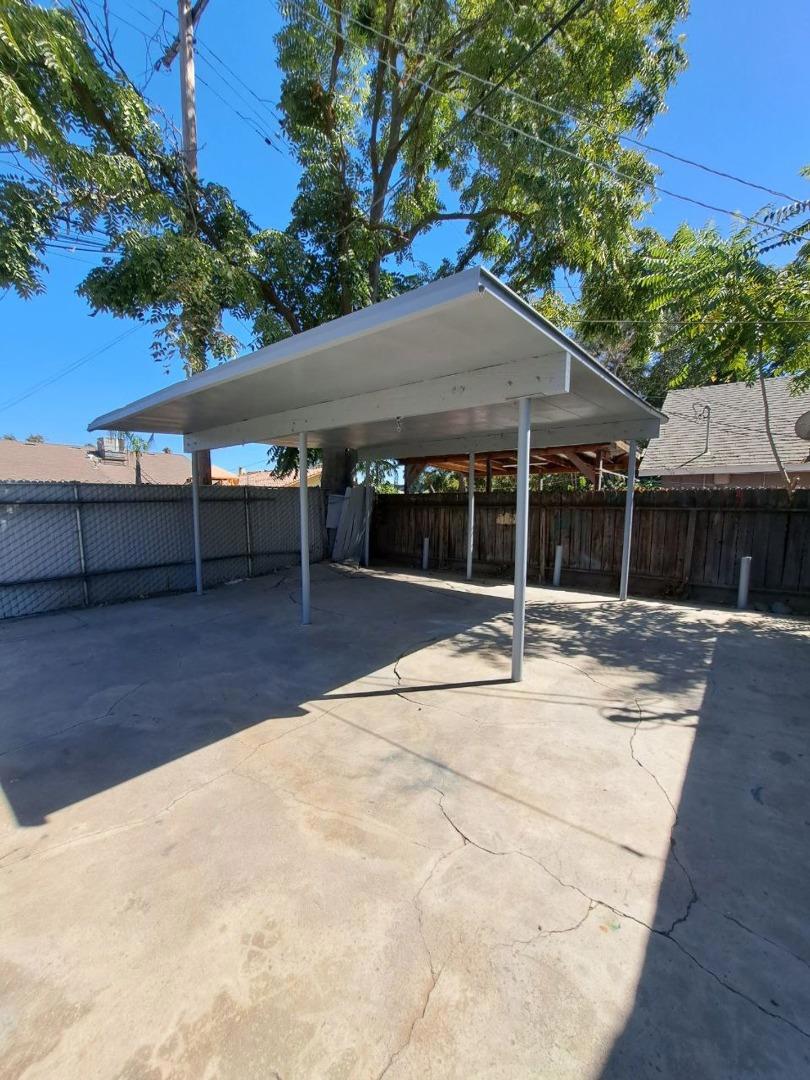 2221 S Poppy Ave, Fresno, CA 93706