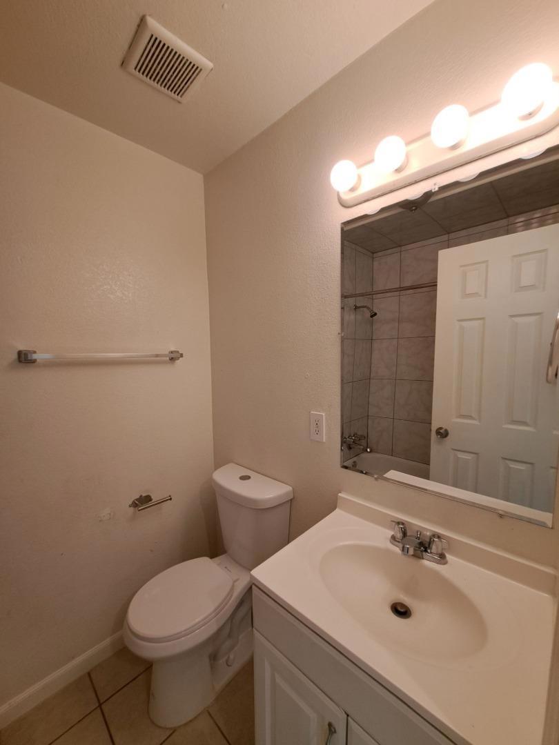 2221 S Poppy Ave, Fresno, CA 93706