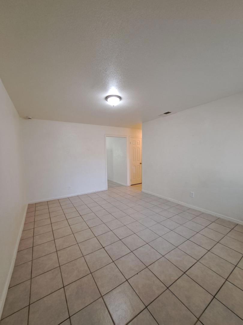 2221 S Poppy Ave, Fresno, CA 93706