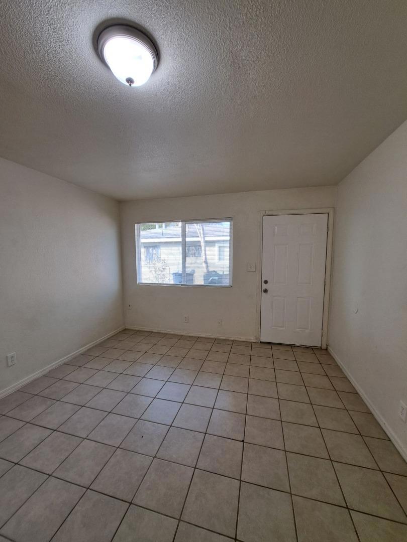 2221 S Poppy Ave, Fresno, CA 93706