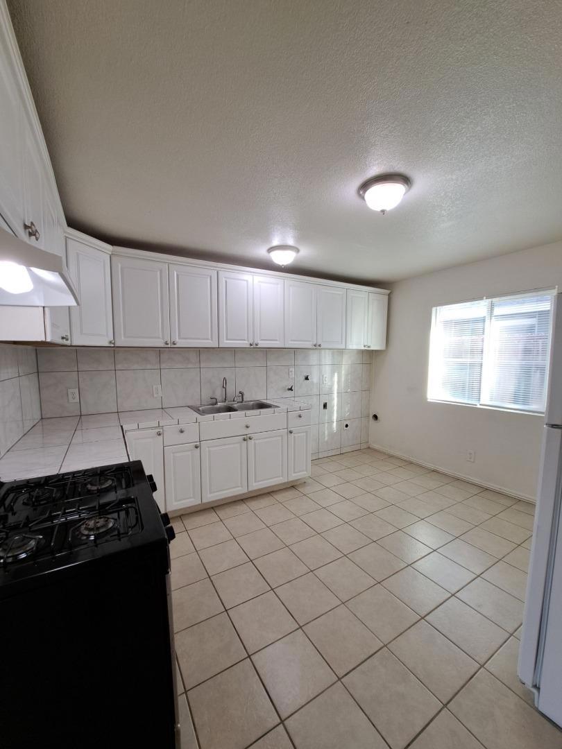 2221 S Poppy Ave, Fresno, CA 93706