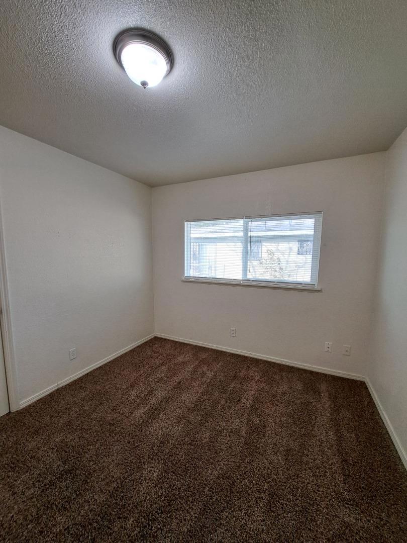2221 S Poppy Ave, Fresno, CA 93706