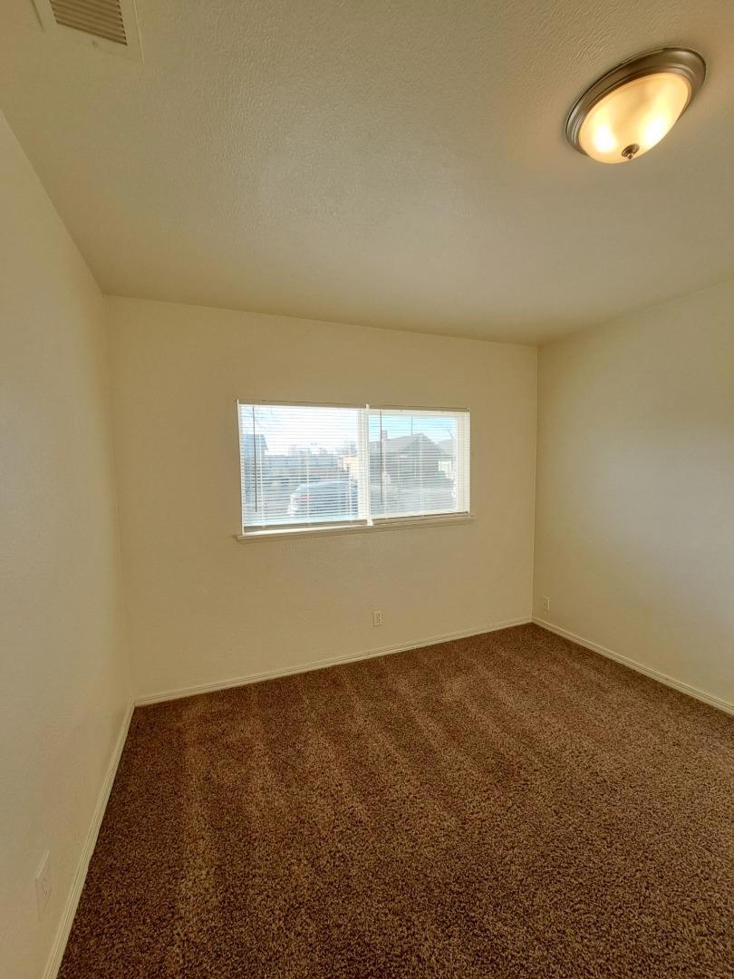 2221 S Poppy Ave, Fresno, CA 93706