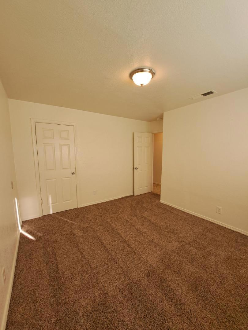 2221 S Poppy Ave, Fresno, CA 93706