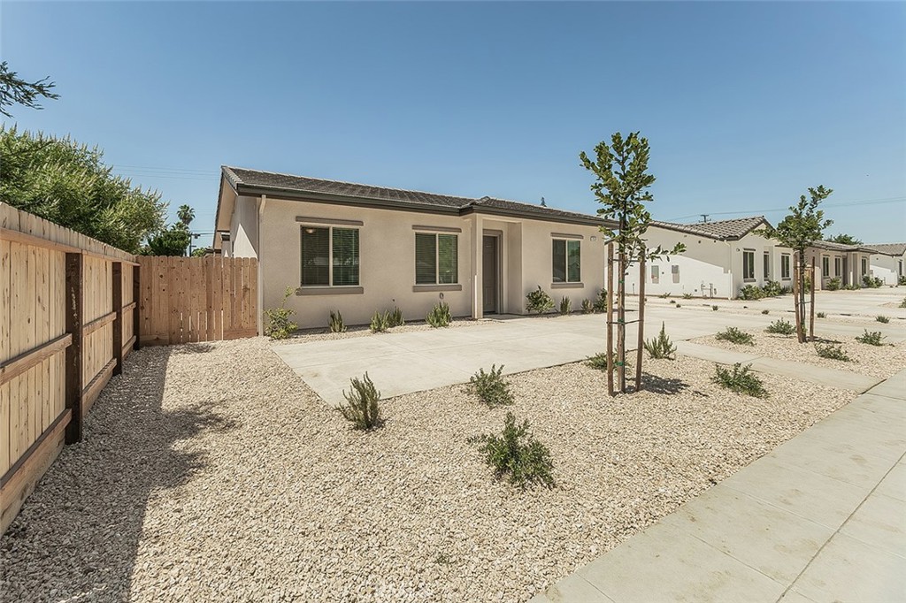 2365 N Arthur Ave, Fresno, CA 93705