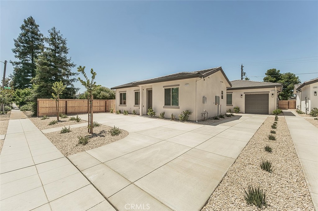 2365 N Arthur Ave, Fresno, CA 93705