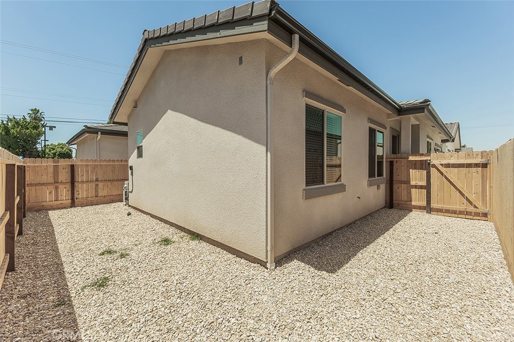 2365 N Arthur Ave, Fresno, CA 93705