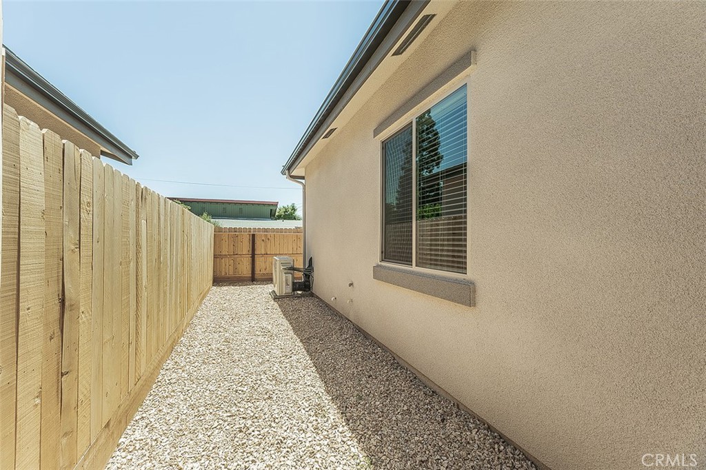 2365 N Arthur Ave, Fresno, CA 93705