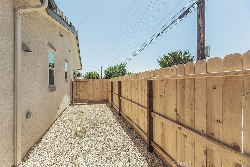 2365 N Arthur Ave, Fresno, CA 93705