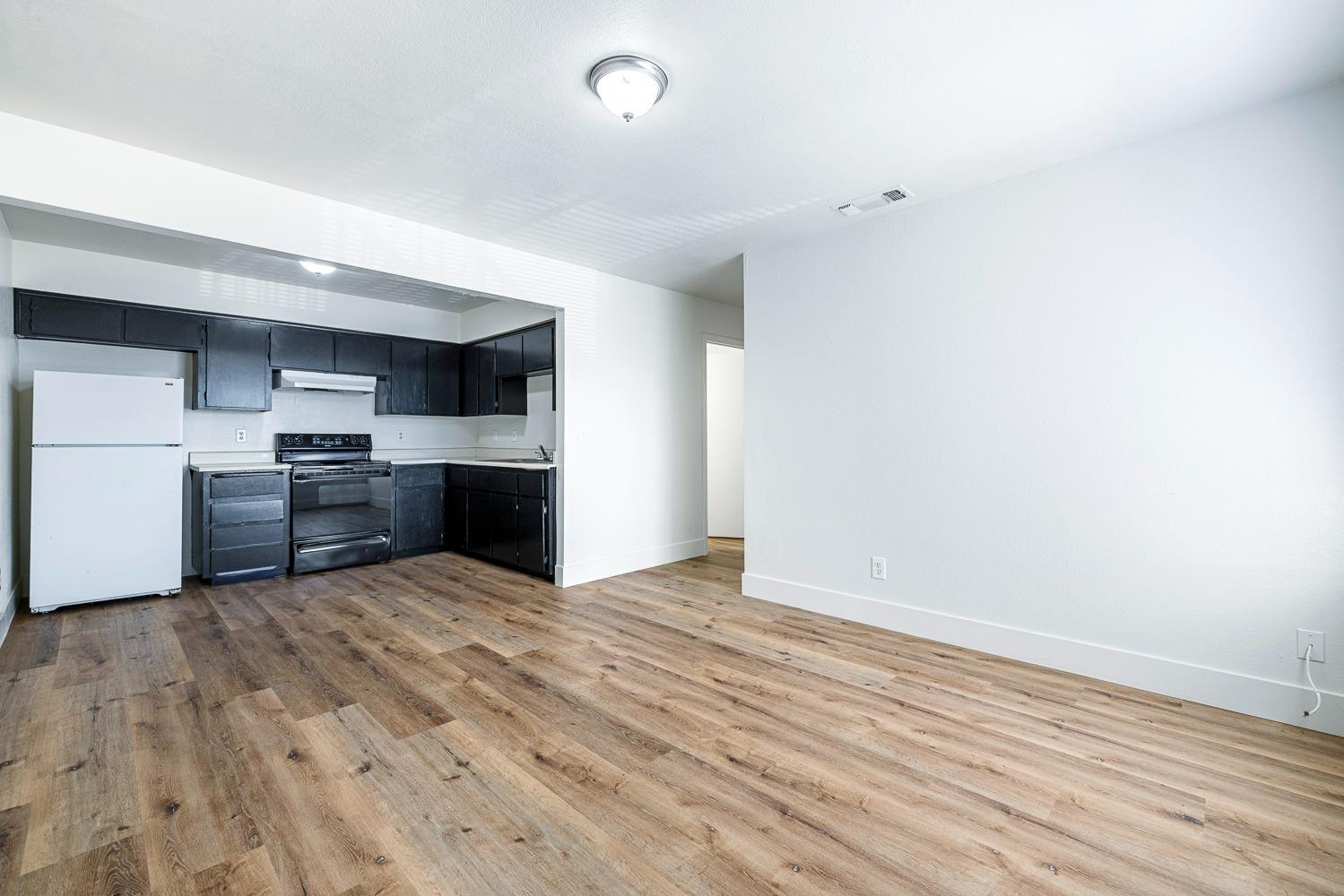 1911 E Saginaw Way, Fresno, CA 93726