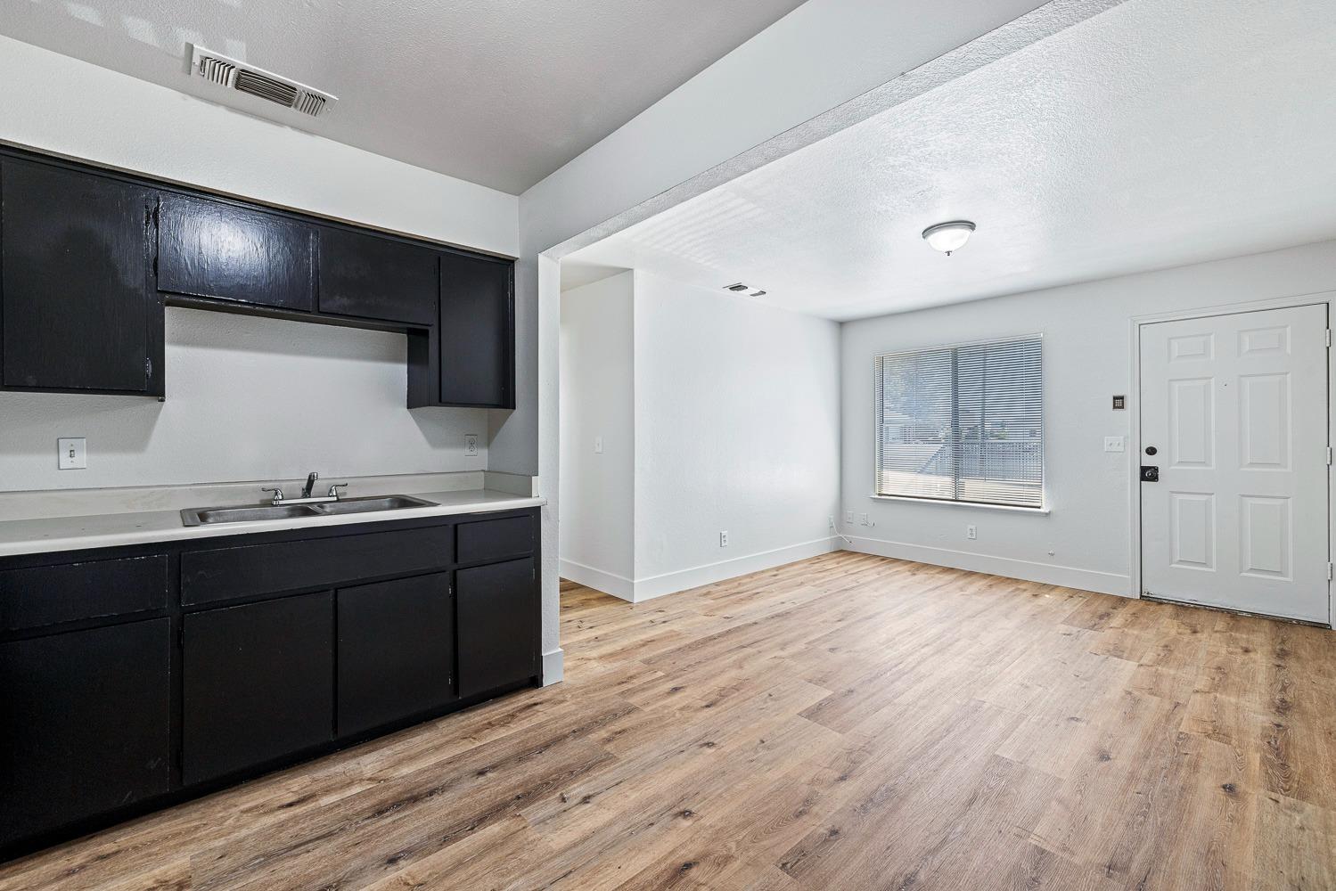 1911 E Saginaw Way, Fresno, CA 93726