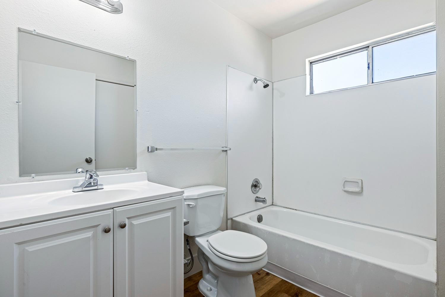 1911 E Saginaw Way, Fresno, CA 93726