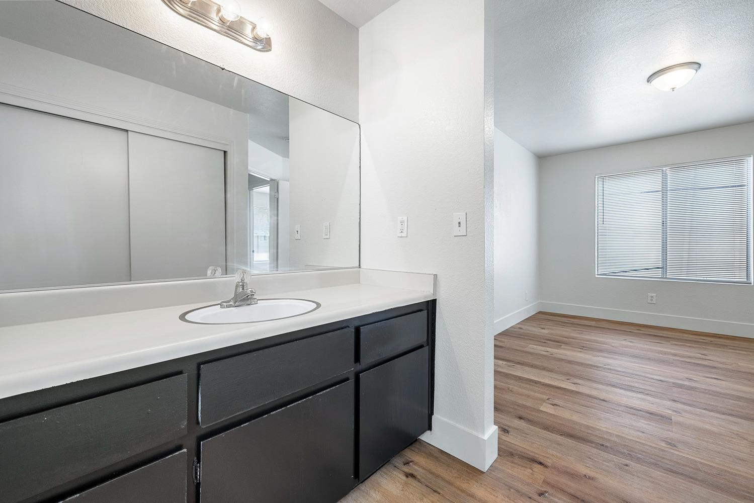 1911 E Saginaw Way, Fresno, CA 93726