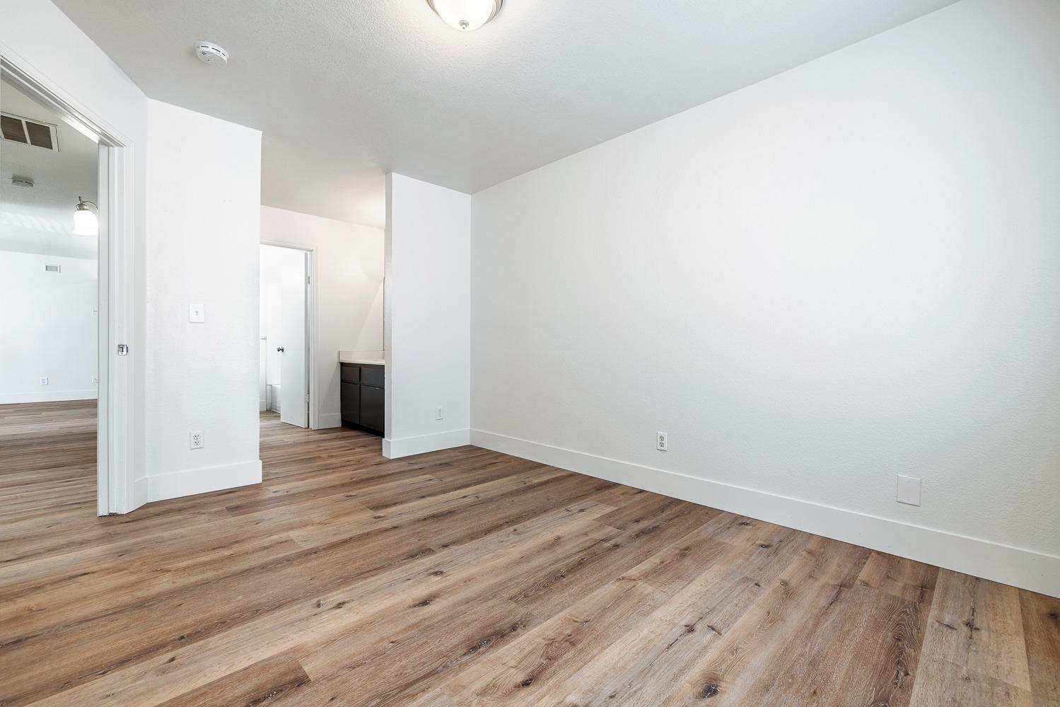 1911 E Saginaw Way, Fresno, CA 93726