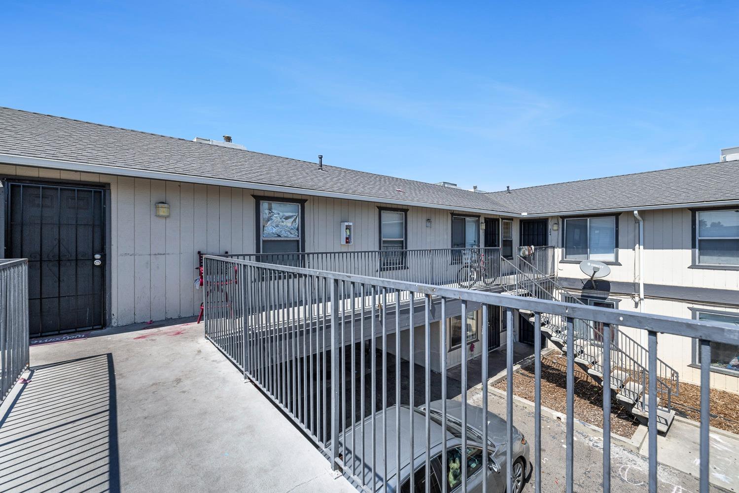 1911 E Saginaw Way, Fresno, CA 93726