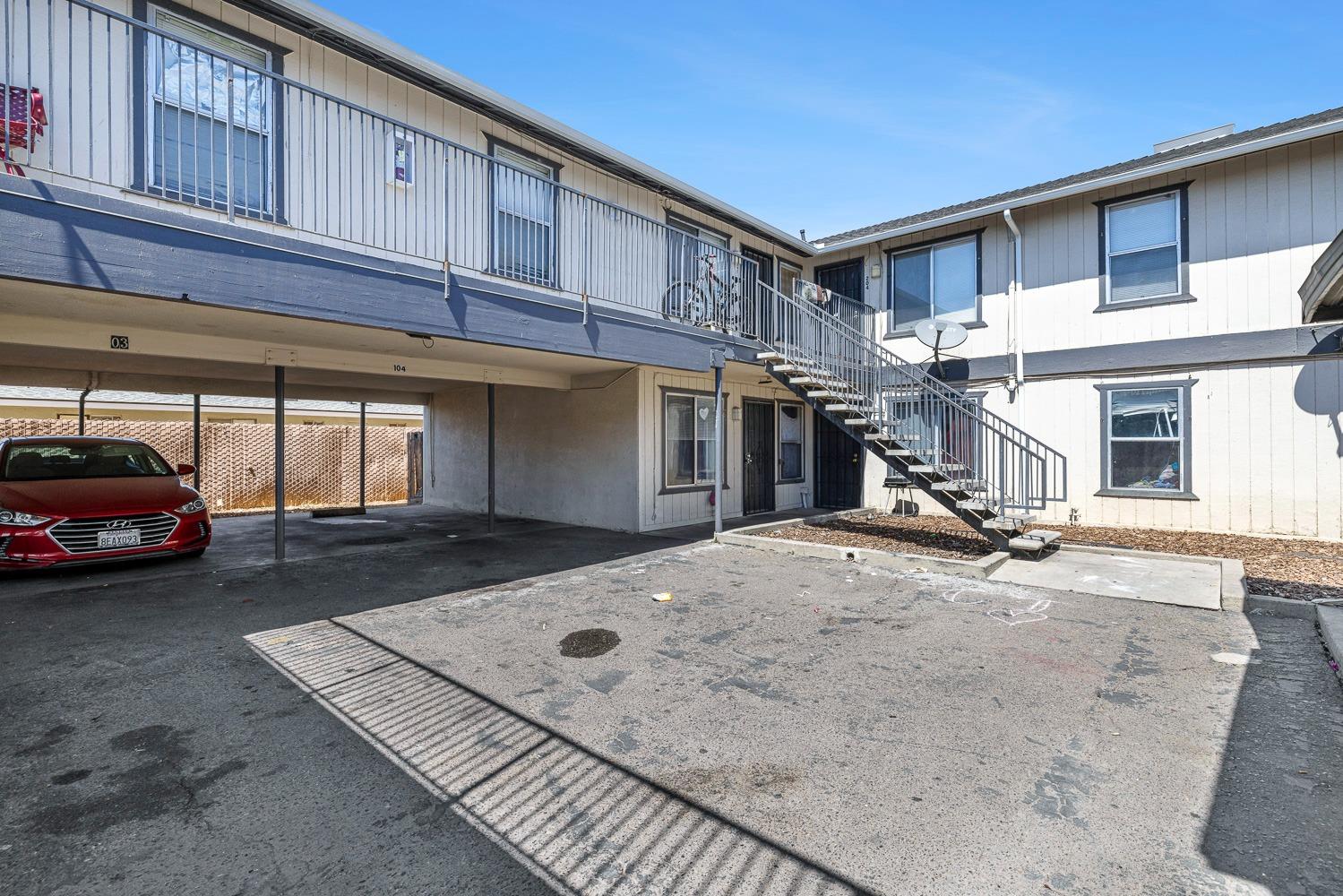 1911 E Saginaw Way, Fresno, CA 93726