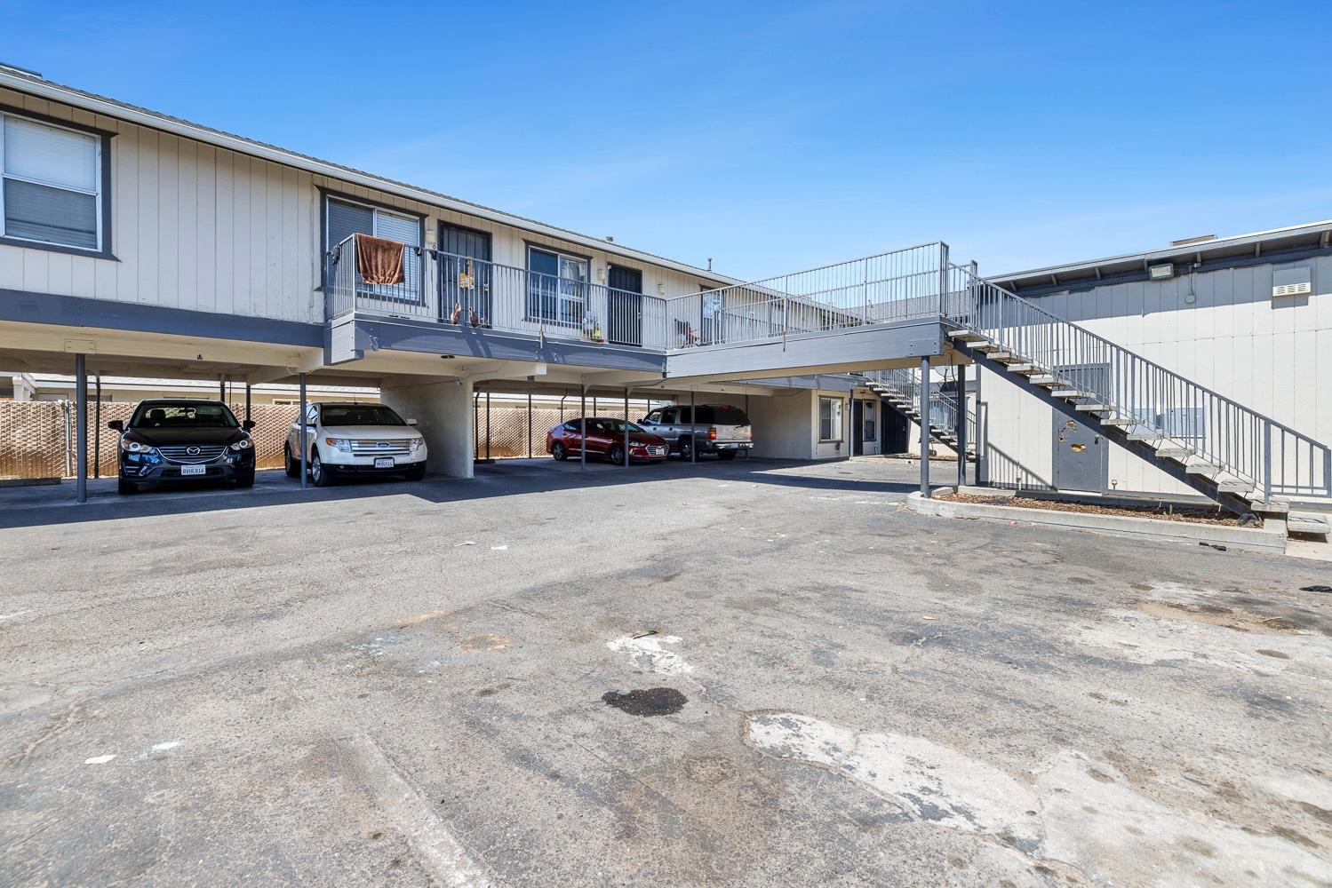 1911 E Saginaw Way, Fresno, CA 93726