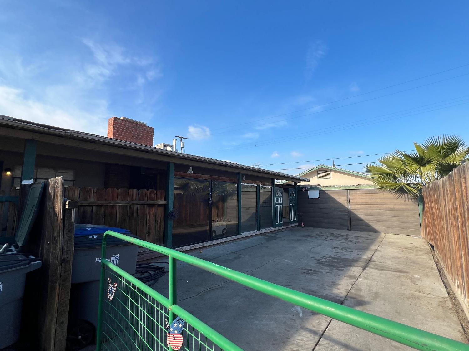 734 W Hammond Ave, Fresno, CA 93728