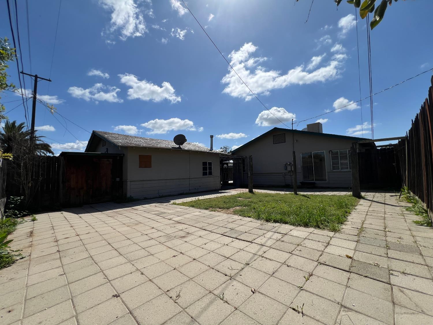 734 W Hammond Ave, Fresno, CA 93728