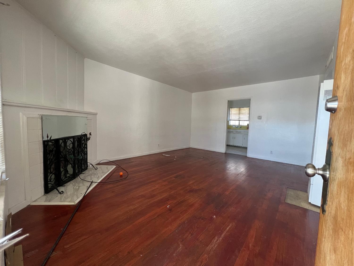 734 W Hammond Ave, Fresno, CA 93728