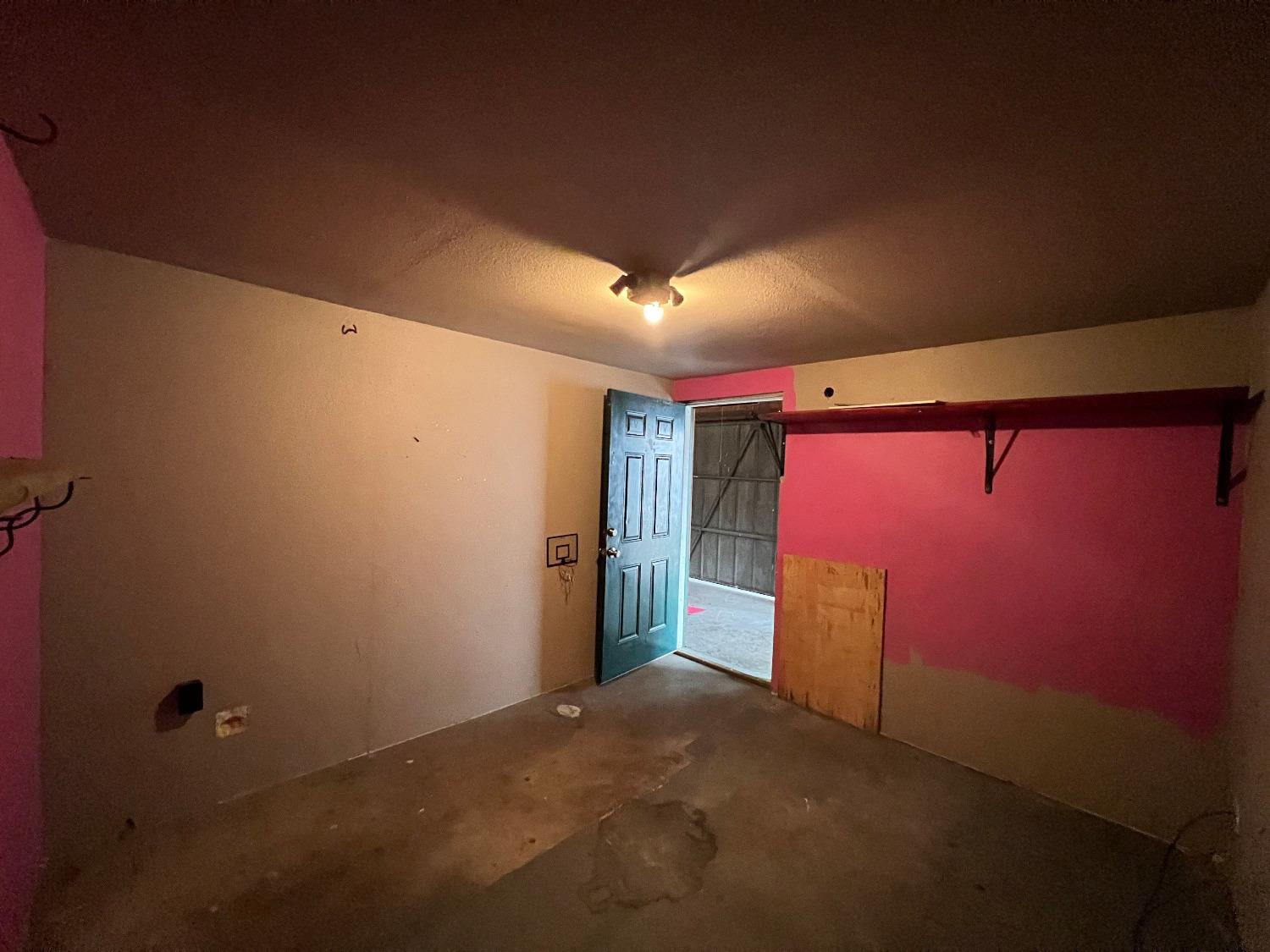 734 W Hammond Ave, Fresno, CA 93728