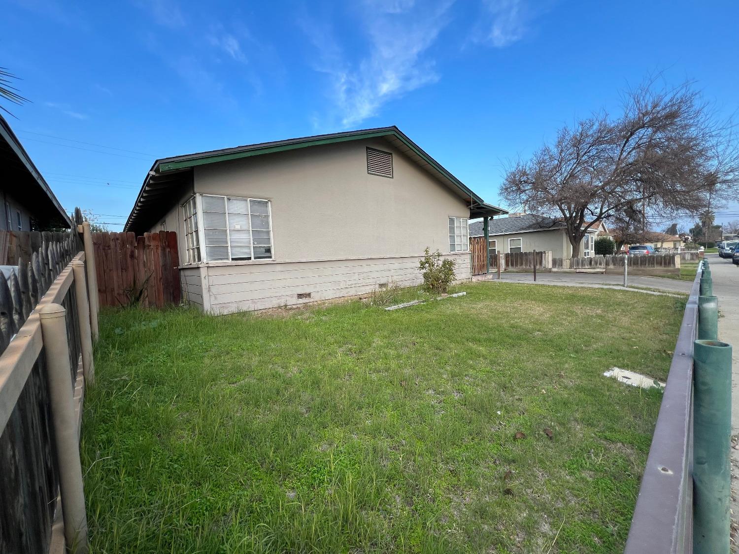 734 W Hammond Ave, Fresno, CA 93728