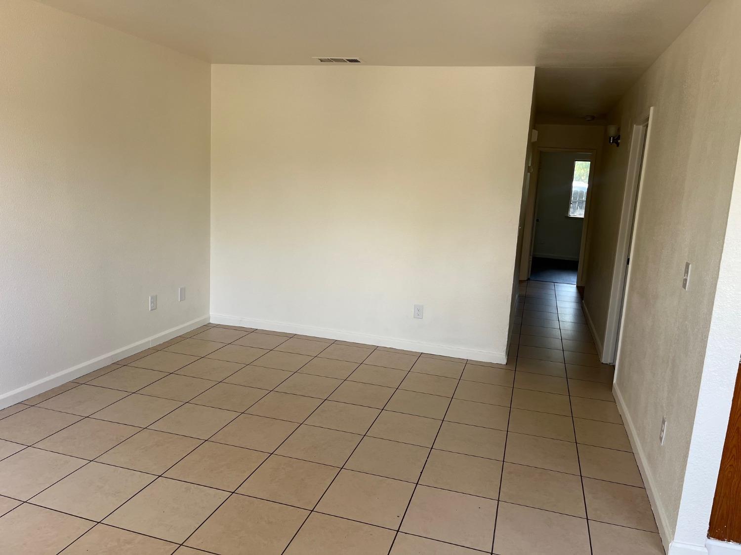 2645 W Robinson Ave, Fresno, CA 93705