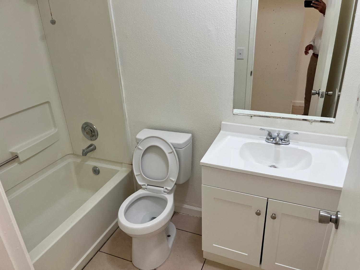 2645 W Robinson Ave, Fresno, CA 93705