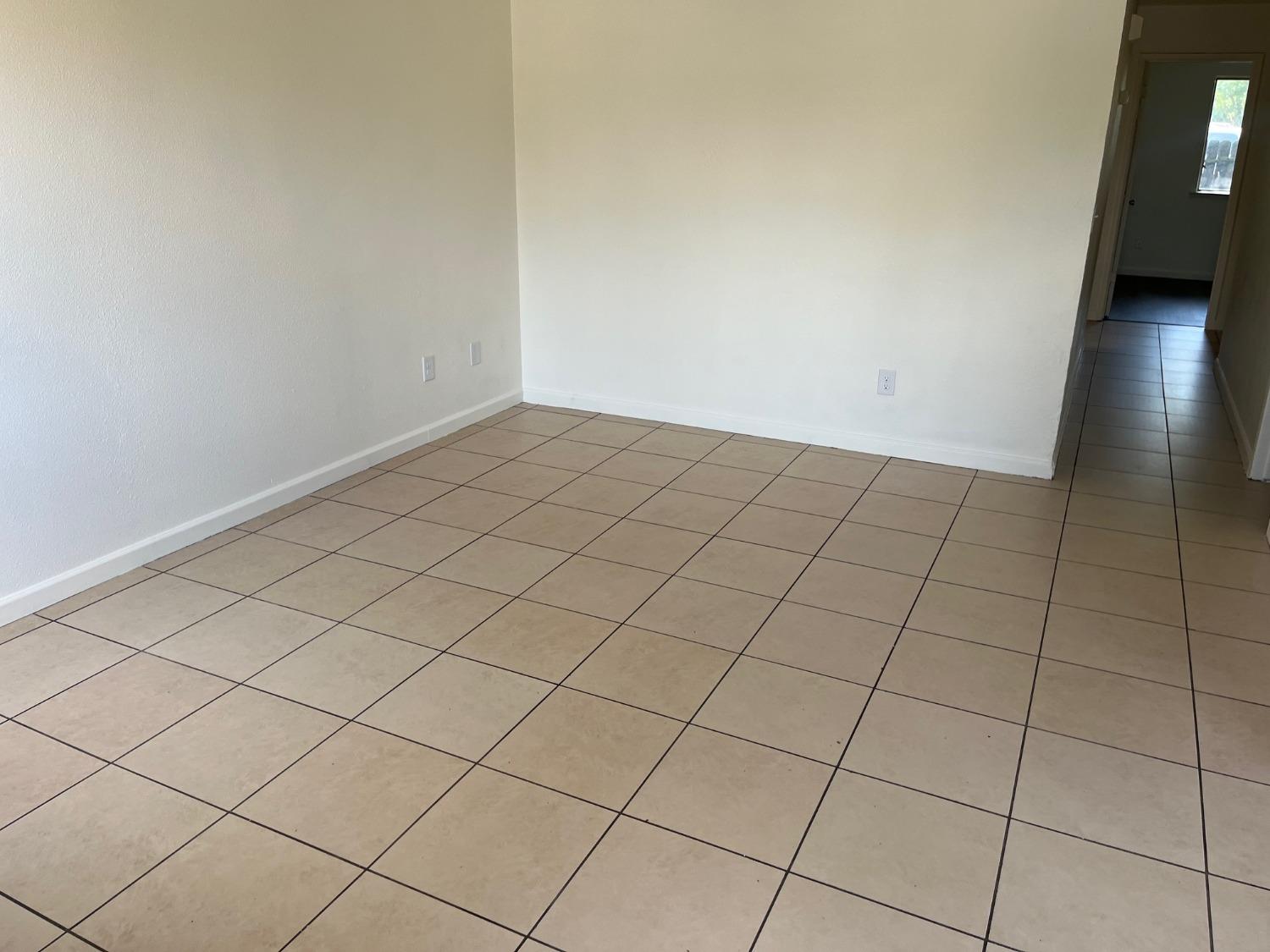 2645 W Robinson Ave, Fresno, CA 93705