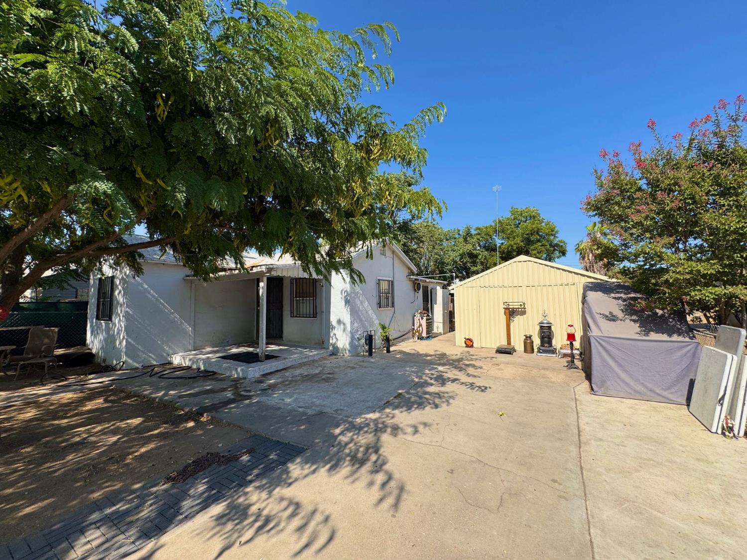 2465 S 11th St, Fresno, CA 93725