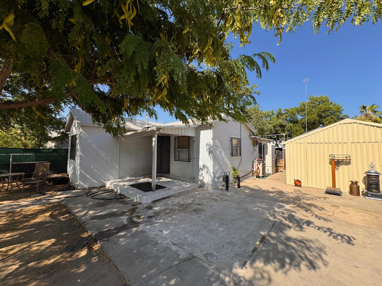 2465 S 11th St, Fresno, CA 93725
