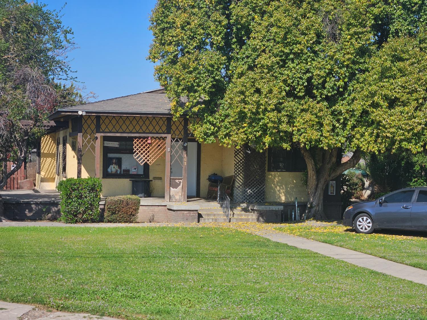 745 E La Sierra, Fresno, CA 93728