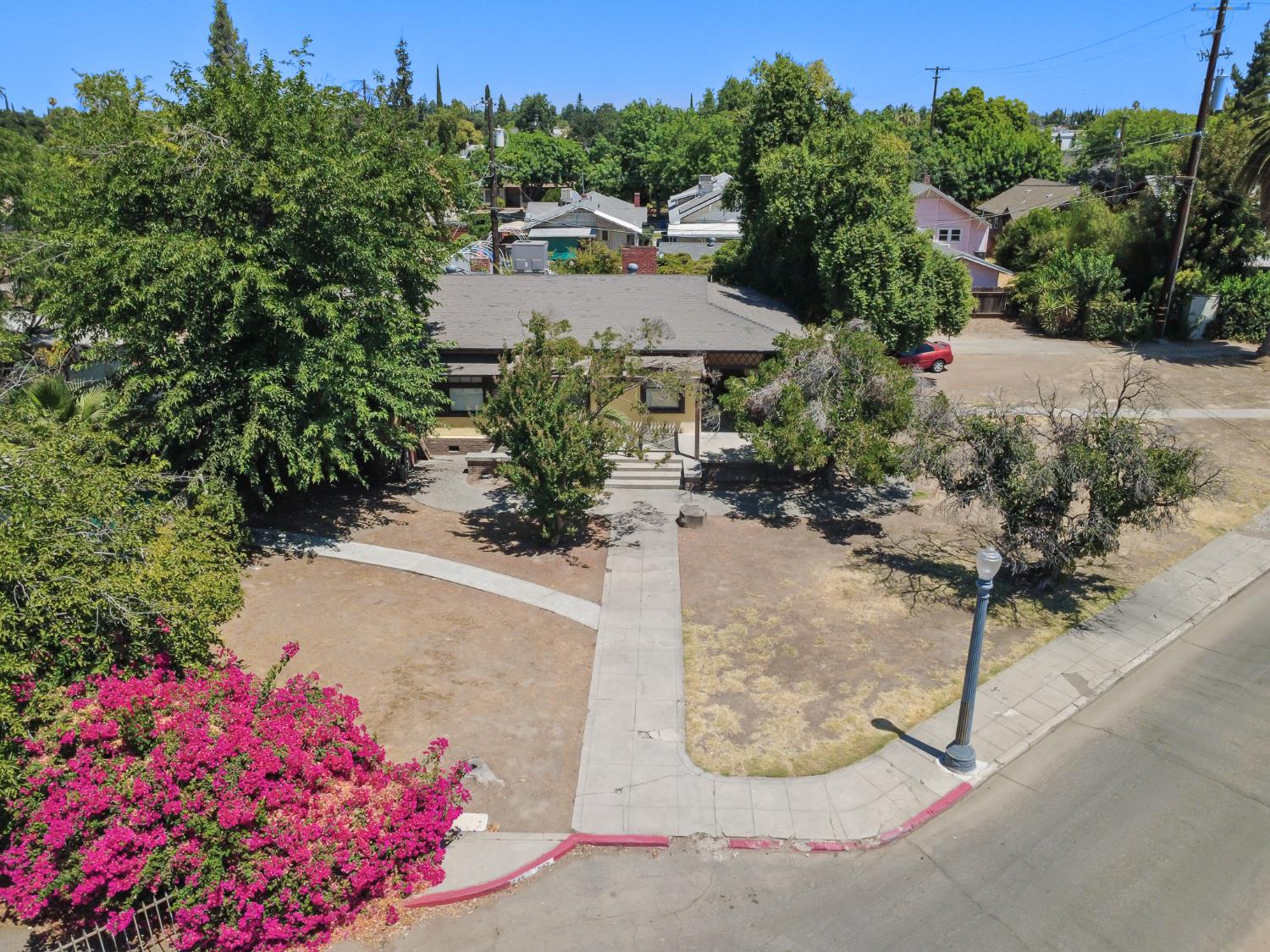 745 E La Sierra, Fresno, CA 93728