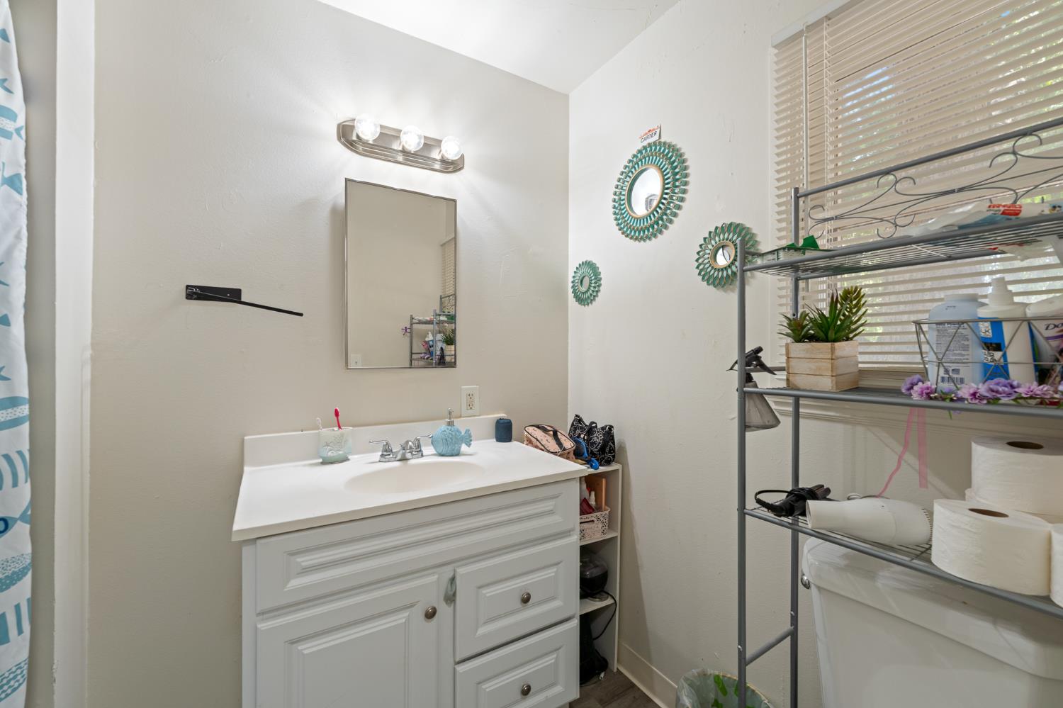 745 E La Sierra, Fresno, CA 93728