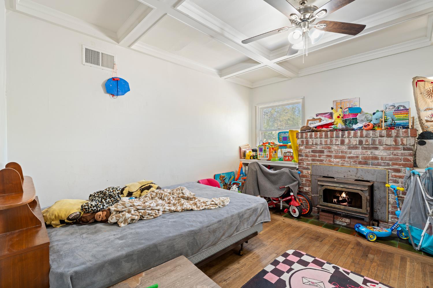 745 E La Sierra, Fresno, CA 93728