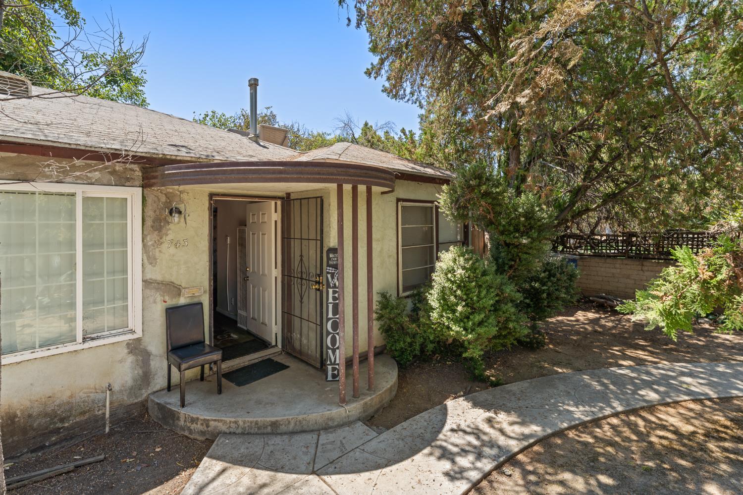 745 E La Sierra, Fresno, CA 93728