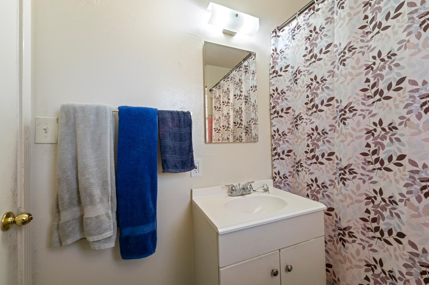 745 E La Sierra, Fresno, CA 93728