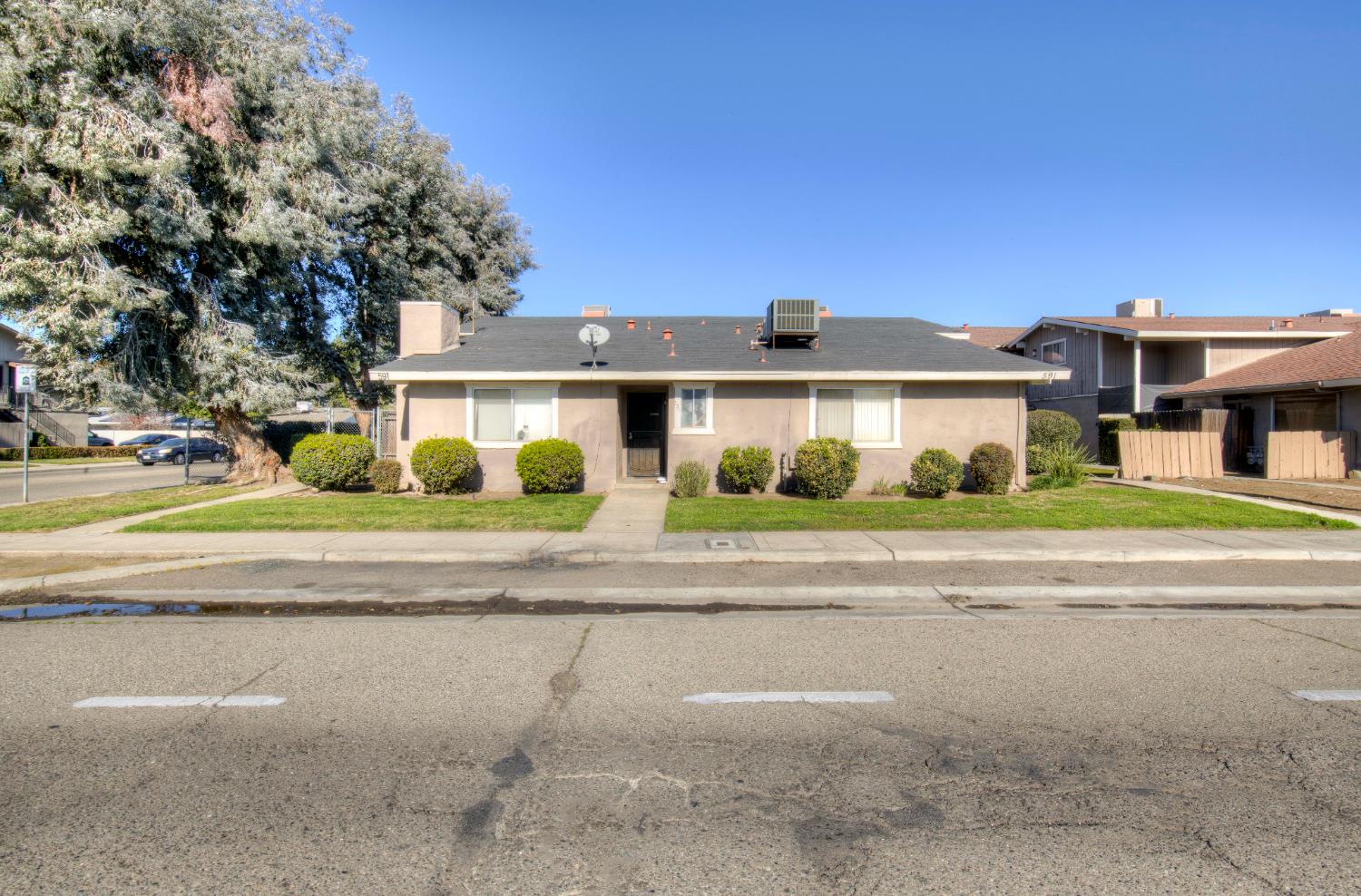 591 W Ashlan Ave, Clovis, CA 93612
