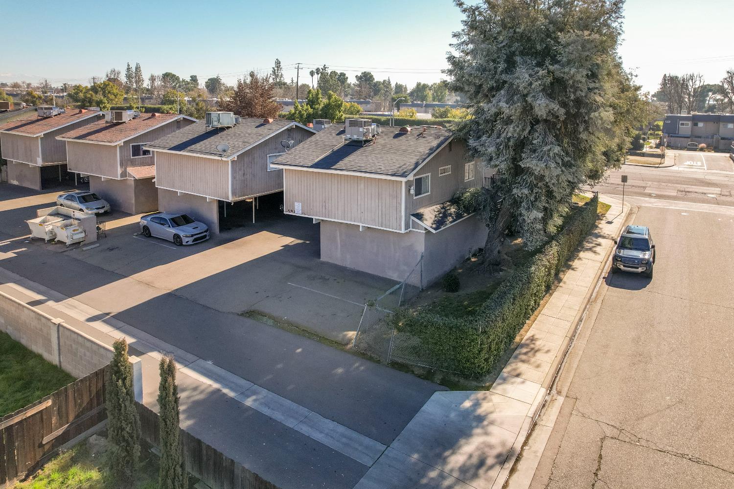 591 W Ashlan Ave, Clovis, CA 93612