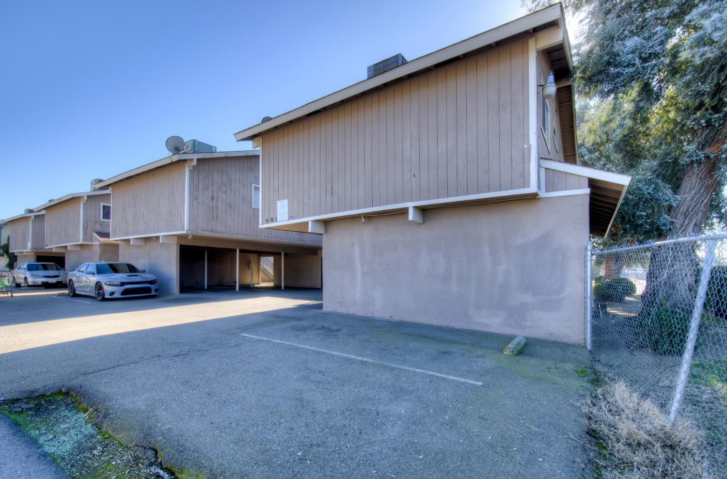 591 W Ashlan Ave, Clovis, CA 93612
