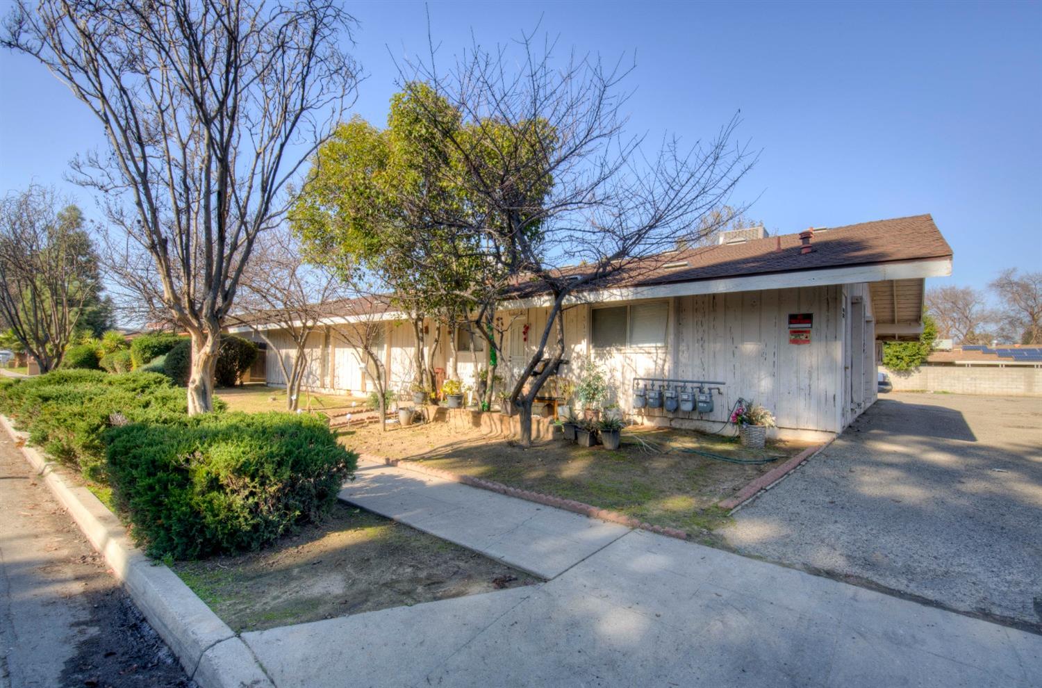 464 E Calimyrna Ave, Fresno, CA 93710