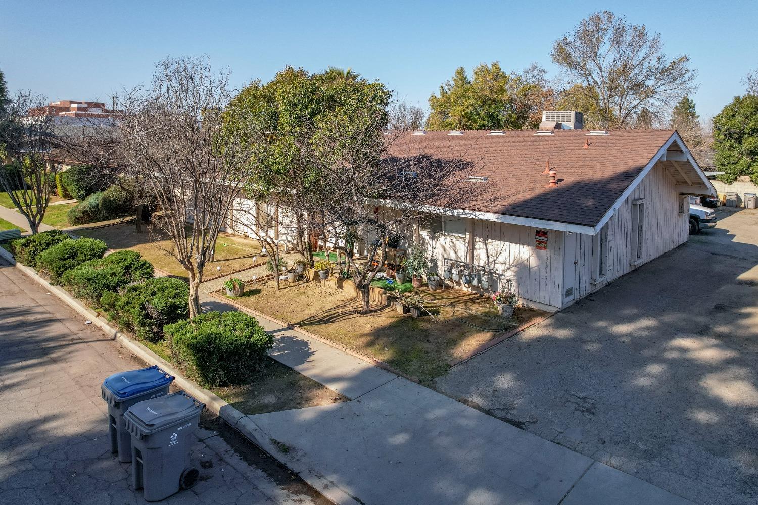 464 E Calimyrna Ave, Fresno, CA 93710