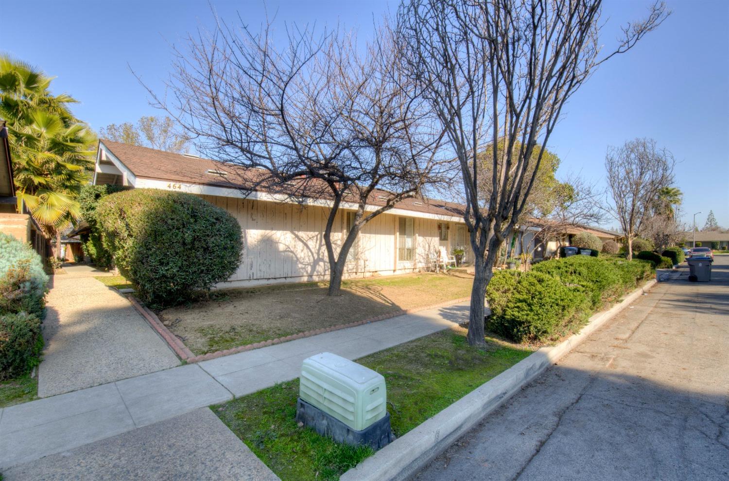 464 E Calimyrna Ave, Fresno, CA 93710