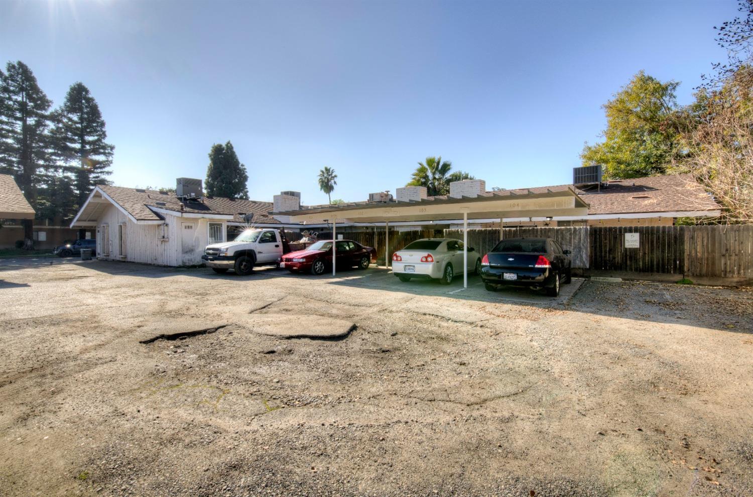 464 E Calimyrna Ave, Fresno, CA 93710