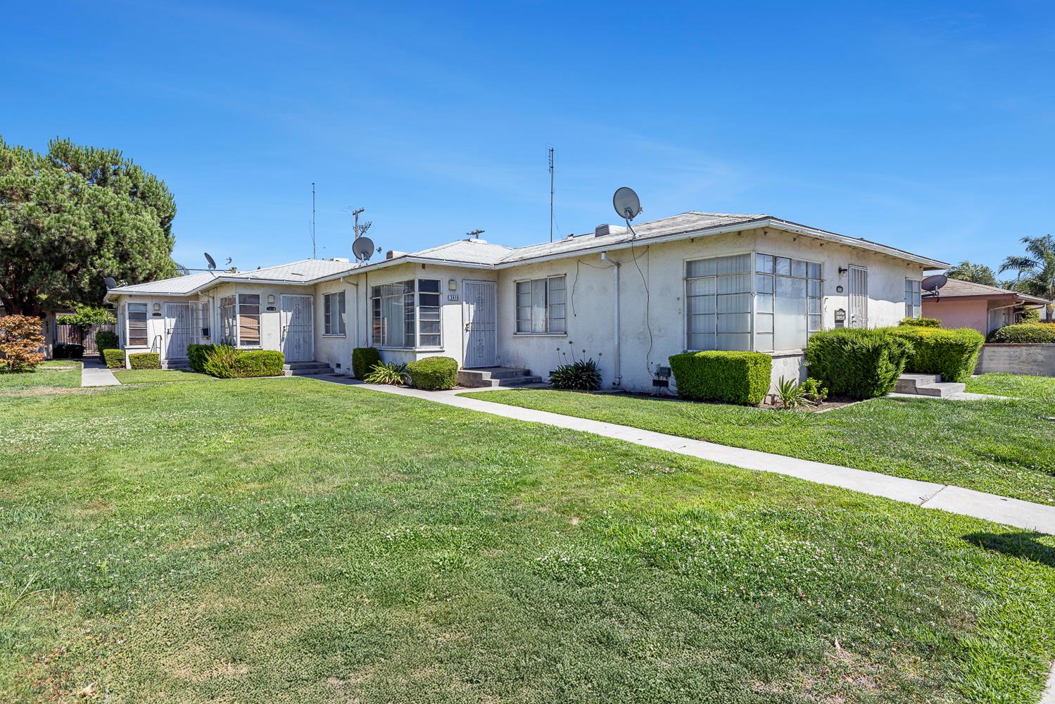 2414 N 1st St, Fresno, CA 93703