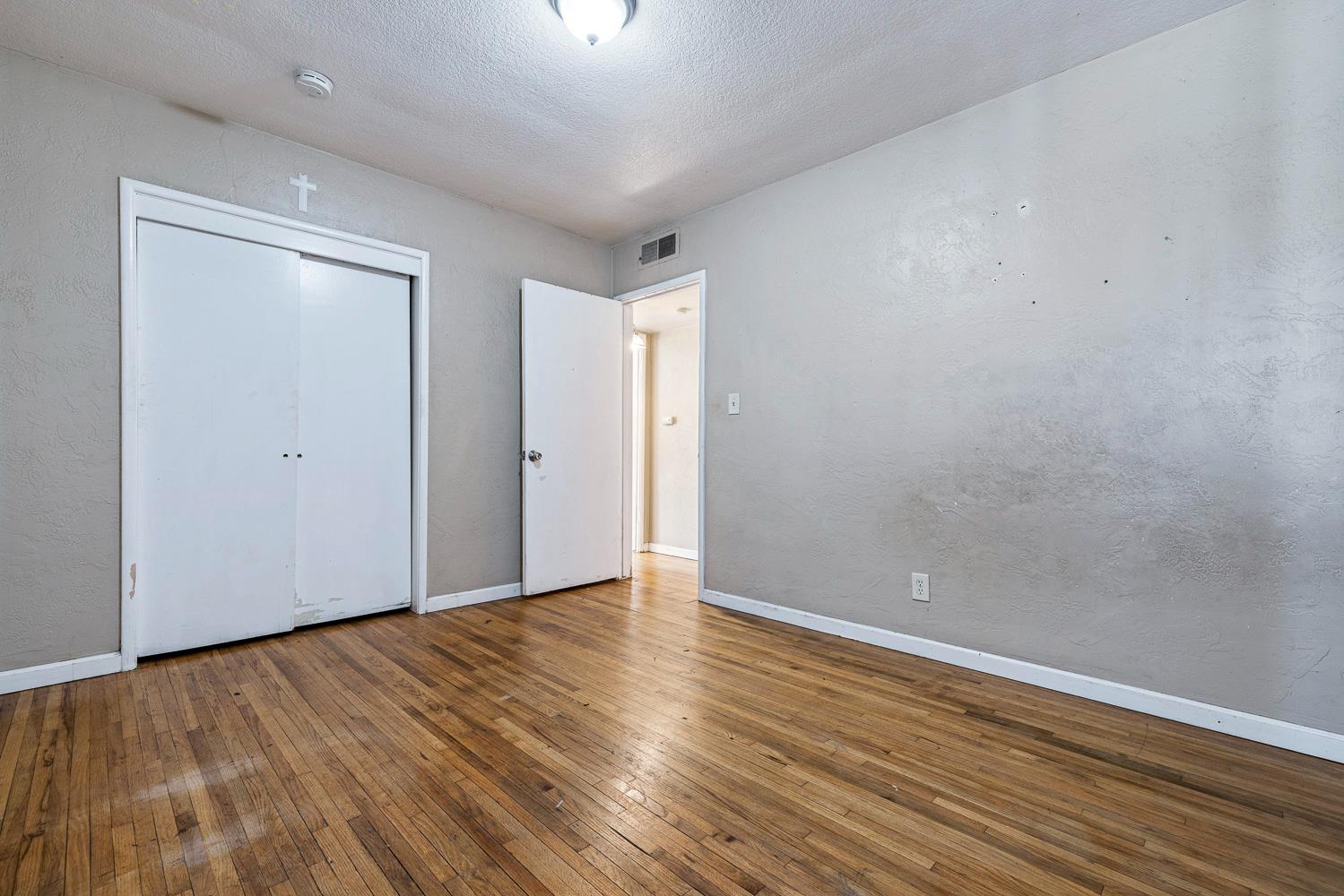 2414 N 1st St, Fresno, CA 93703