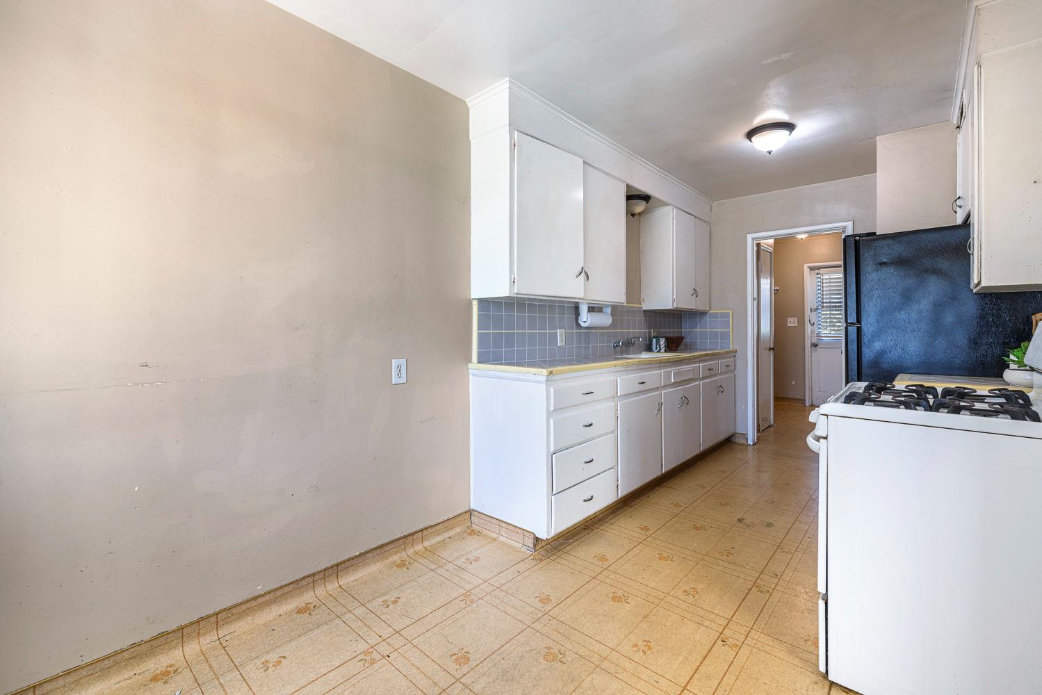 2414 N 1st St, Fresno, CA 93703